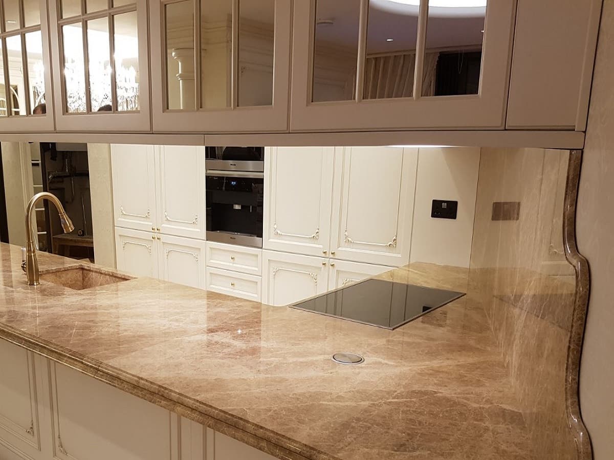 Marble kitchen worktop with natural veining