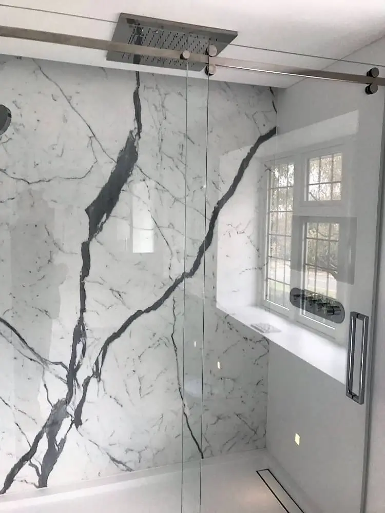 Large-format bathroom stone wall shower cladding