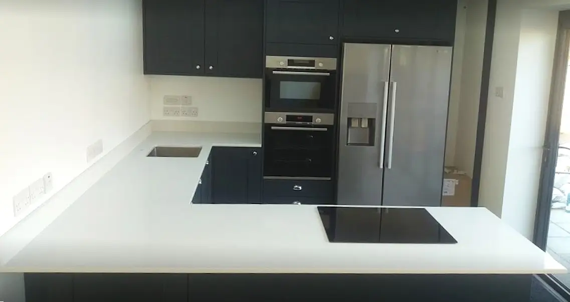 white quartz kitchen worktop with peninsula installed in brentwood