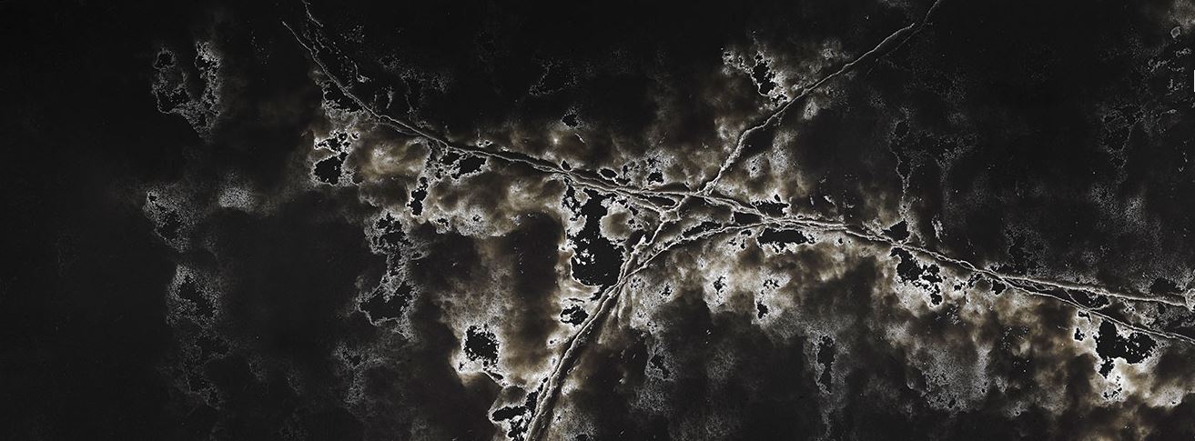 black quartz worktop with fine speckled ice effect