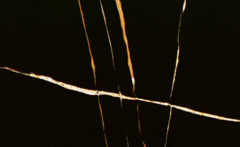 black quartz worktop with gold veining sahara noir style